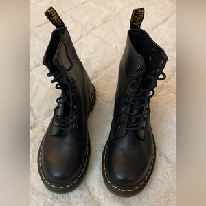 DR. MARTENS | 1460 W Smooth Leather Lace Up Boots | Size W8